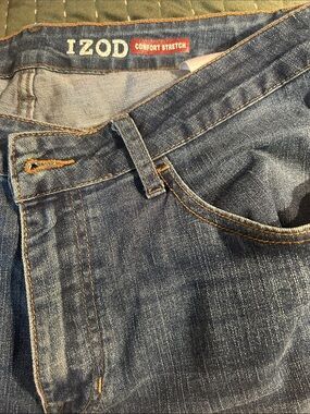 Izod Men’s Relaxed Fit Blue Denim Jeans with Contrast Stitching